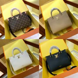 Picture of LV Lady Handbags _SKUfw145877843fw
